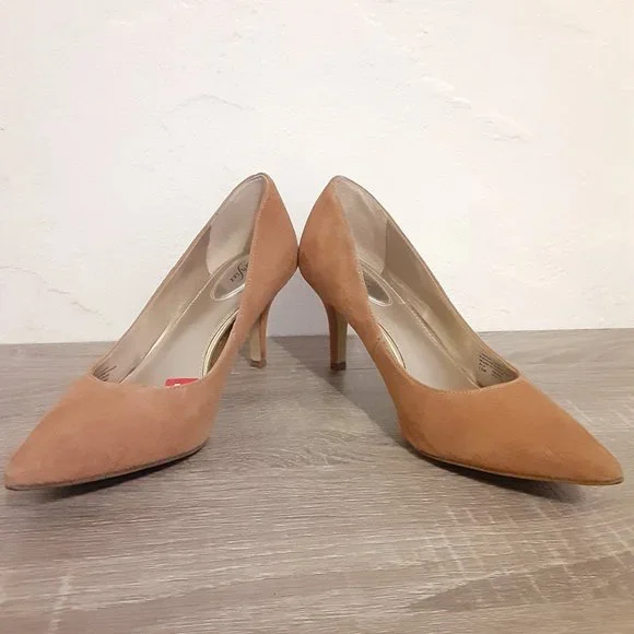 ALFANI STEP 'N FLEX TAN SUEDE HEELS SIZE  7 1/2 WITH 2 INCH HEEL - Picture 6 of 11
